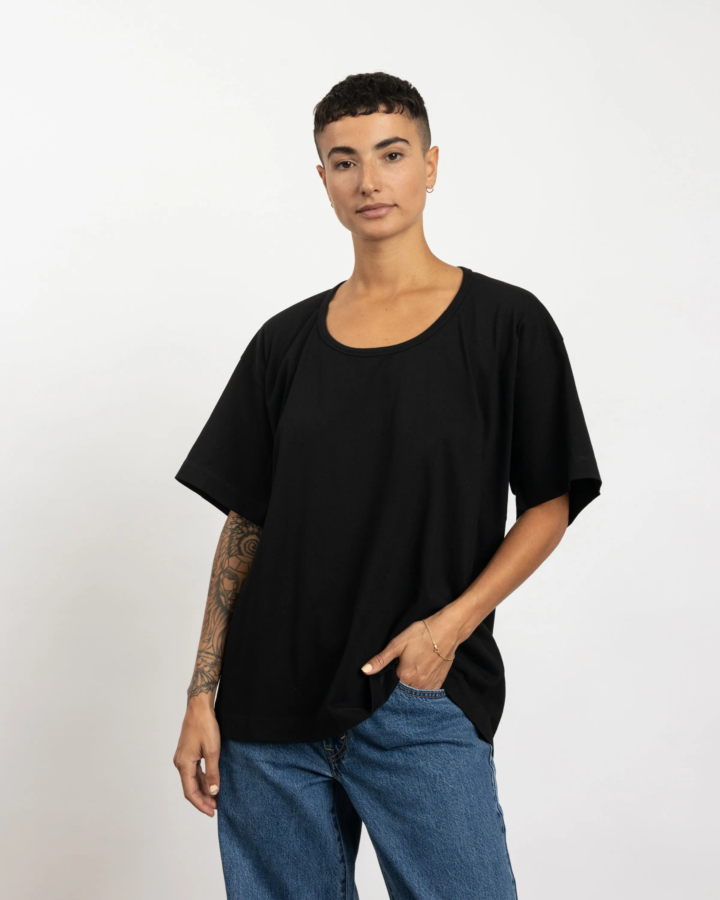 Cut Out Scoop T-Shirt in Black