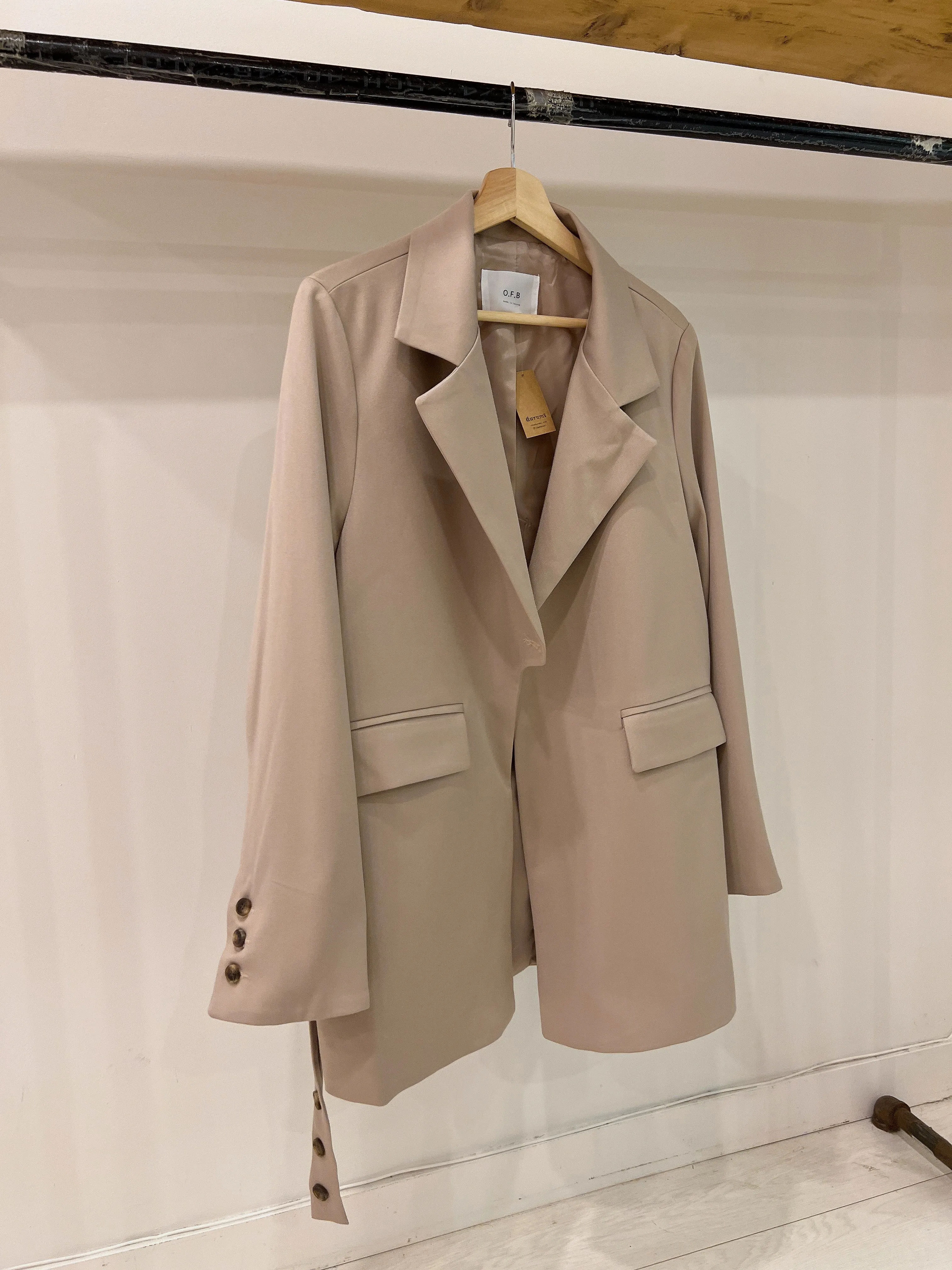 SERA Belted blazer