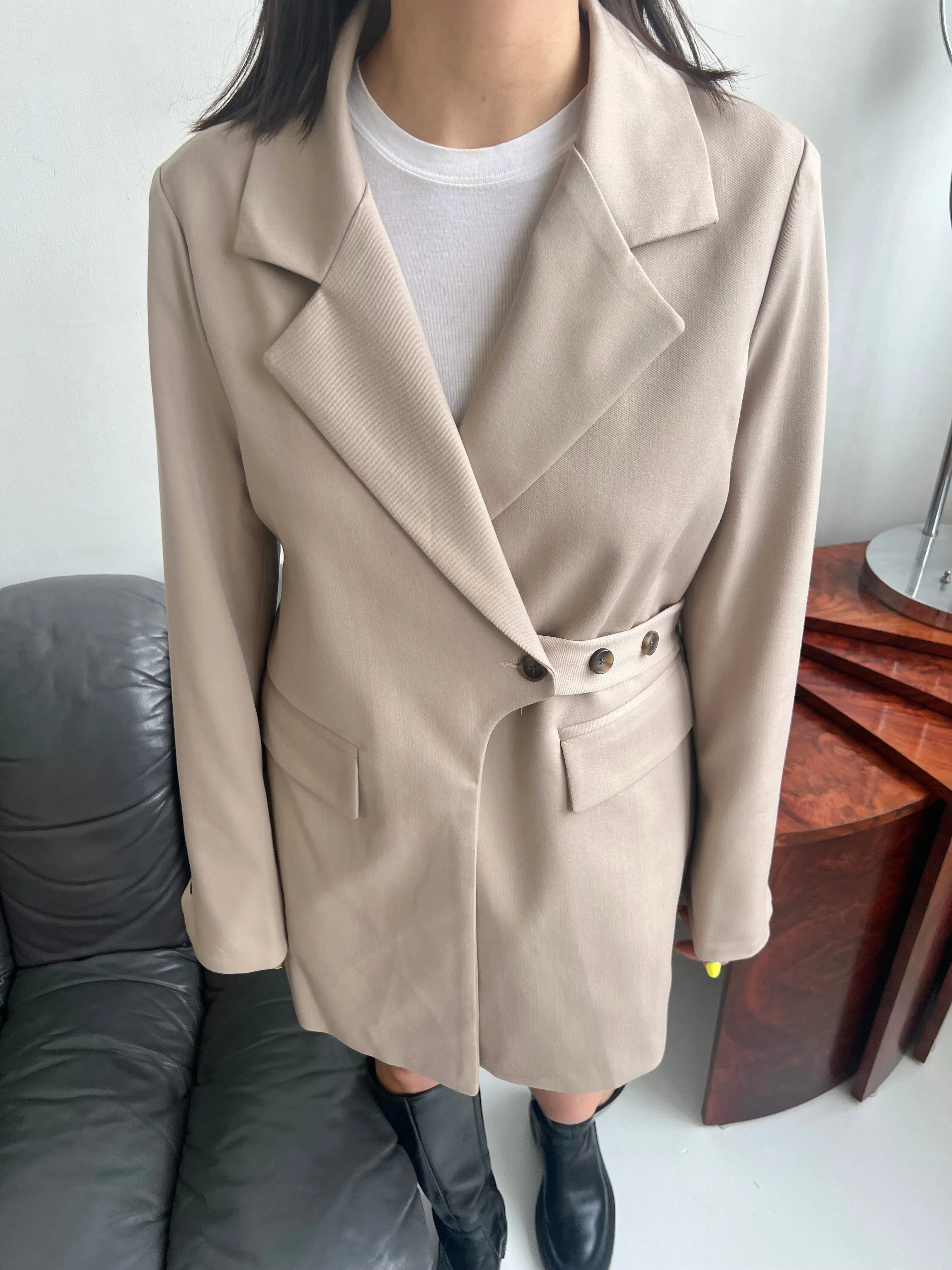 SERA Belted blazer