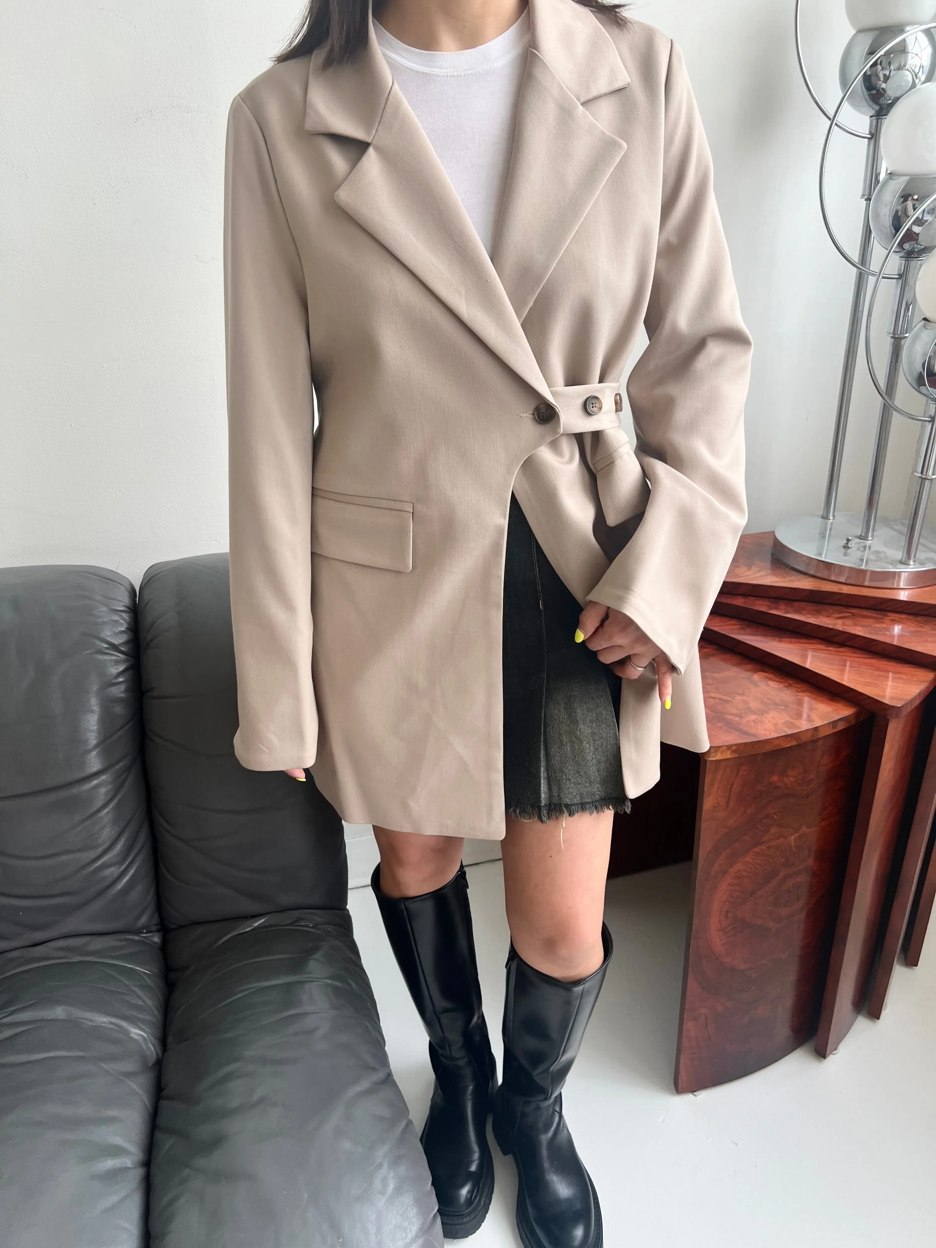 SERA Belted blazer